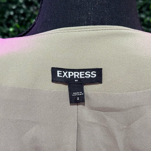 Express Women's Cropped Collarless Blazer. Size 2. - Picture 4 of 4